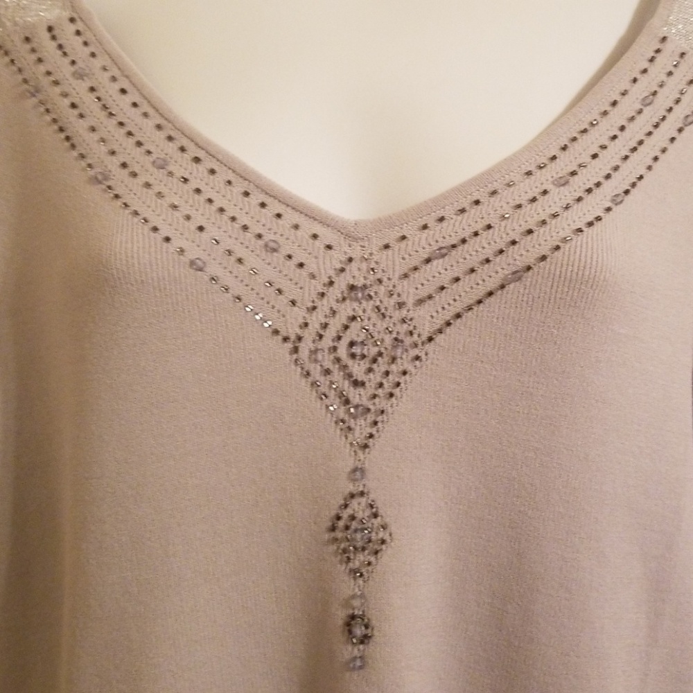 Beautiful  sliver  sequence sweater. - Picture 2 of 2